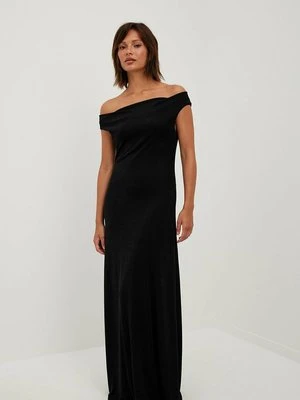 Długa sukienka NA-KD