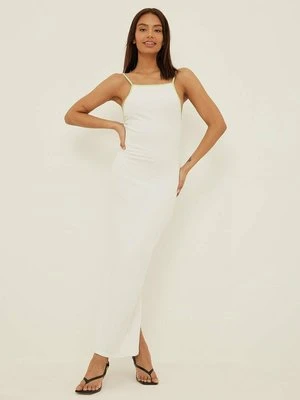 Długa sukienka NA-KD