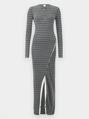 Długa sukienka Nanushka