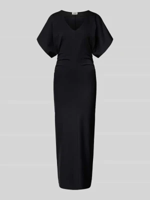 Długa sukienka o kroju podkreślającym sylwetkę z dekoltem w serek model ‘PAMANTI’ drykorn