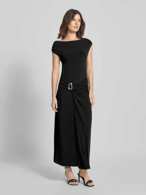Długa sukienka o kroju slim fit z ozdobną sprzączką model ‘Minja’ NEO NOIR