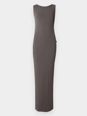 Długa sukienka REMAIN