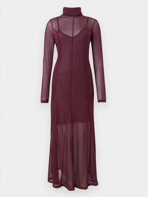 Długa sukienka REMAIN