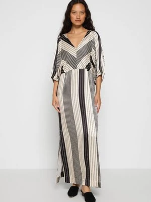 Długa sukienka Soaked in Luxury