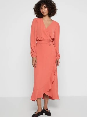 Długa sukienka Vero Moda Curve