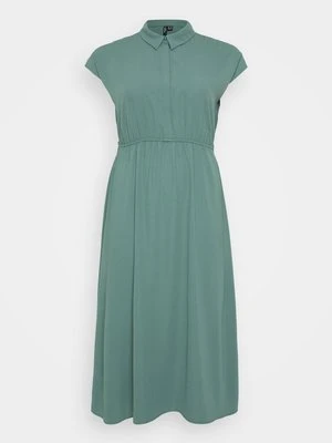 Długa sukienka Vero Moda Curve