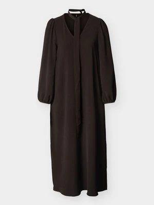 Długa sukienka Vero Moda Petite