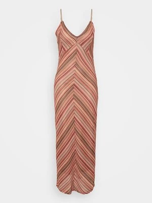 Długa sukienka Vero Moda Tall
