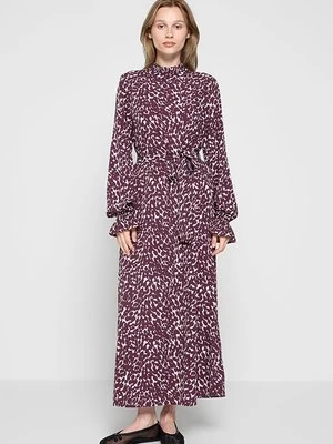 Długa sukienka Vero Moda Tall