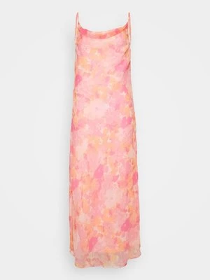 Długa sukienka Vero Moda Tall