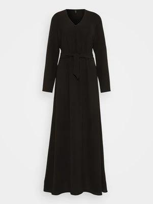 Długa sukienka Vero Moda Tall