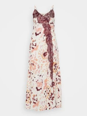 Długa sukienka YAS Petite