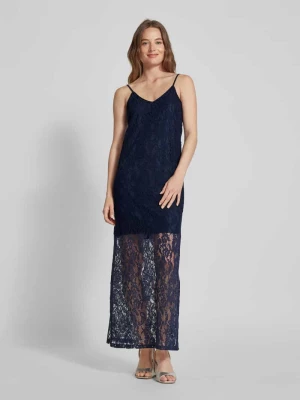 Długa sukienka z efektem podpalenia model ‘MILA’ Vero Moda