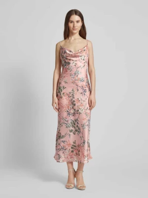 Długa sukienka z lejącym dekoltem model ‘AKILINA’ Guess