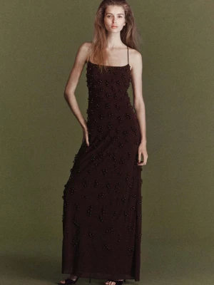 Długa sukienka z naszytymi kulkami brązowy - Kobieta - - MANGO