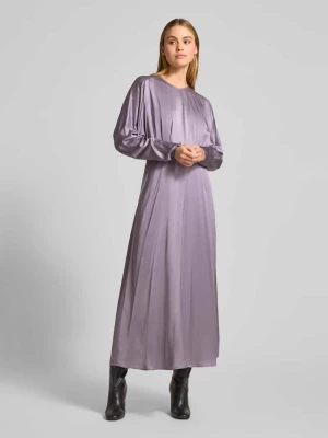 Długa sukienka z obniżonymi ramionami Jake*s Collection