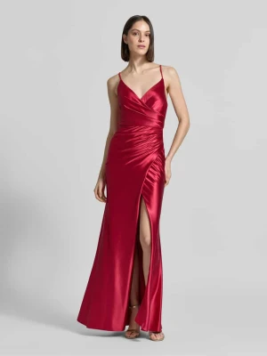 Długa sukienka z satyny z drapowaniami i rozporkiem LUXUAR FASHION