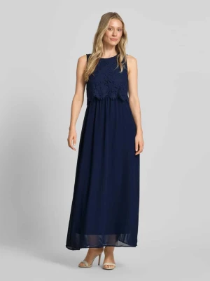 Długa sukienka z tylnym wycięciem w kształcie łezki Vila