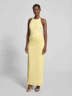 długa sukienka z wiązaniem na szyi z drapowaniami Forever New