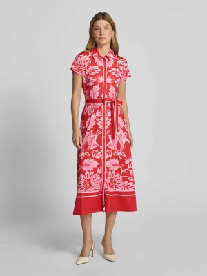 Długa sukienka z wiązanym paskiem Oui