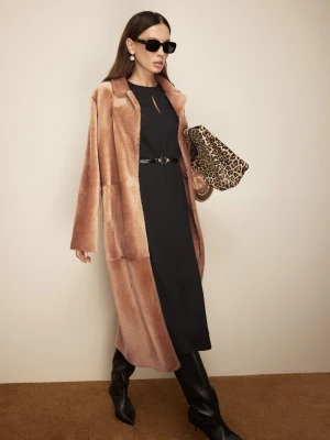 Długi beżowy płaszcz ze skóry merino TARANKO