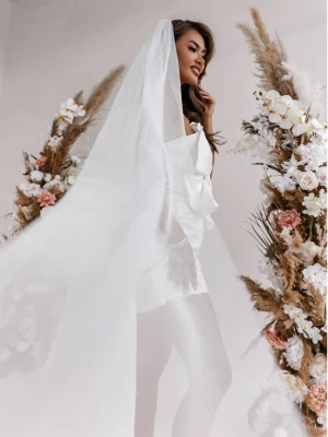 Długi ślubny tiulowy welon z brokatem BEATRIZ - biała  magmac 