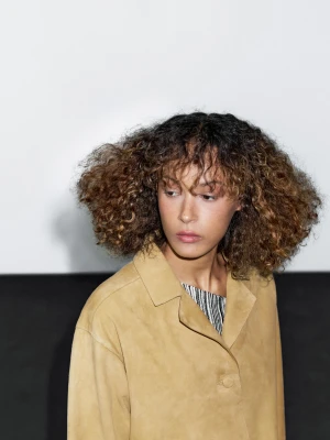 Długi Zamszowy Płaszcz Skórzany - Waniliowy - - Massimo Dutti - Kobieta