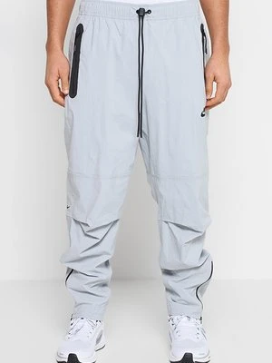 Długie spodnie trekkingowe Nike Sportswear