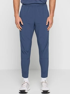 Długie spodnie trekkingowe Nike Sportswear