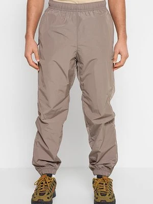 Długie spodnie trekkingowe Nike Sportswear