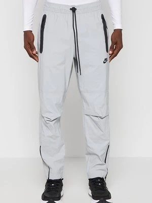 Długie spodnie trekkingowe Nike Sportswear