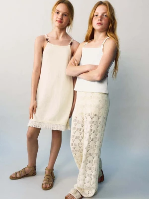 Długie spodnie z ażurowej dzianiny złamana biel - Dzieci - lata - MANGO KIDS