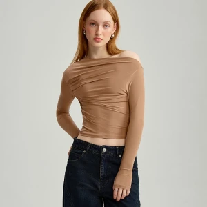 Dopasowana bluzka z asymetrycznym dekoltem beżowa House