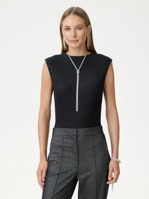 Dopasowana czarna bluzka bez rękawów TARANKO