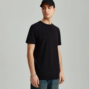 Dopasowana koszulka basic z okrągłym dekoltem czarna House