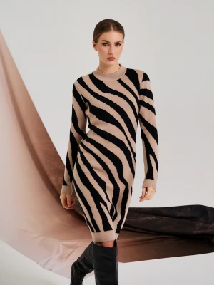 Dopasowana sukienka beżowa Moodo