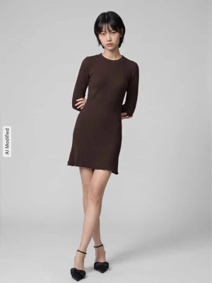 Dopasowana sukienka casualowa z mieszanki wiskozy model 'MICHELLA' Only