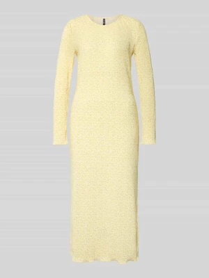 Dopasowana sukienka casualowa ze wzorem na całej powierzchni model 'FLORA' Pieces