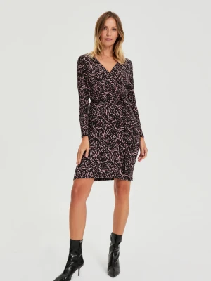 Dopasowana sukienka czarna Moodo