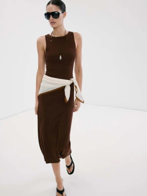 Dopasowana sukienka midi czekoladowy - Kobieta - - MANGO