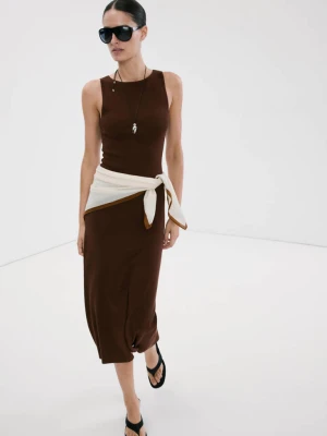 Dopasowana sukienka midi czekoladowy - Kobieta - - MANGO