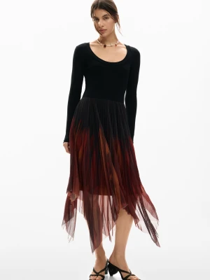 Dopasowana sukienka midi Desigual