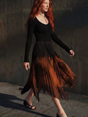 Dopasowana sukienka midi Desigual