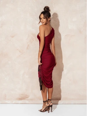 Dopasowana sukienka na jedno ramię DAYA - bordowa  magmac 