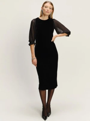 Dopasowana sukienka z bufiastymi lekko transparentnymi rękawami czarna Greenpoint