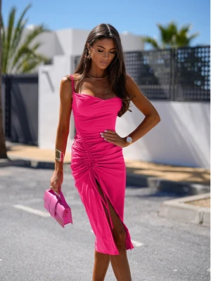 Dopasowana sukienka z marszczeniem ROMA - fuksjowa  magmac 