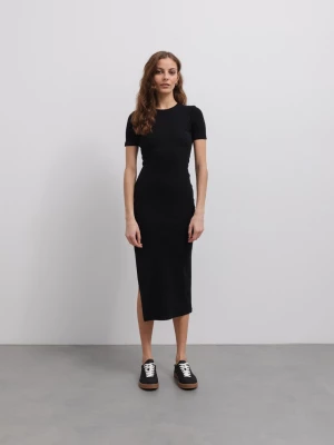 Dopasowana sukienka z rozcięciem w kolorze TOTALLY BLACK - CHARLOTTE-S/M marsala-butik.pl