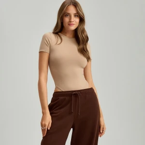 Dopasowane body z gładkiej dzianiny ULTRAFLEX nude House