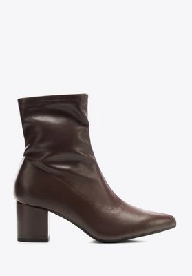 Dopasowane damskie botki na słupku brązowe Wittchen