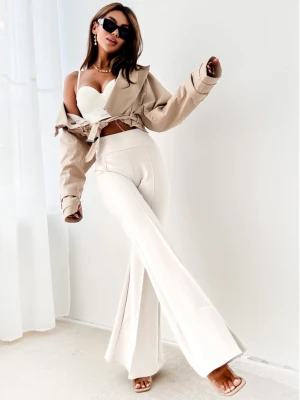 Dopasowane spodnie dzwony modelujące MERRY - białe  magmac 